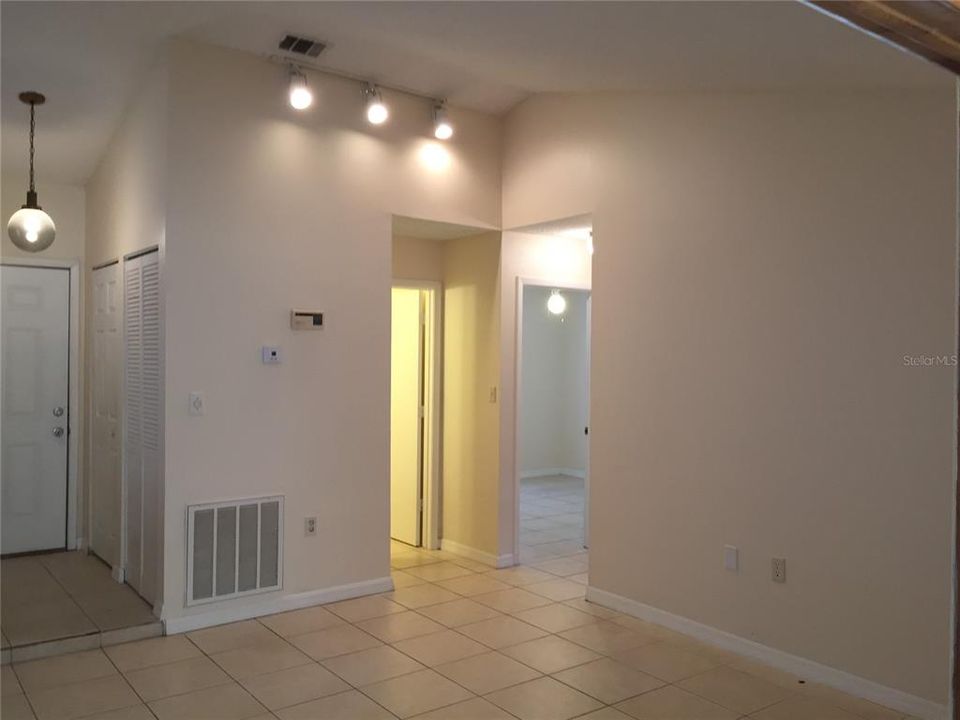 For Rent: $1,750 (3 beds, 2 baths, 1272 Square Feet)