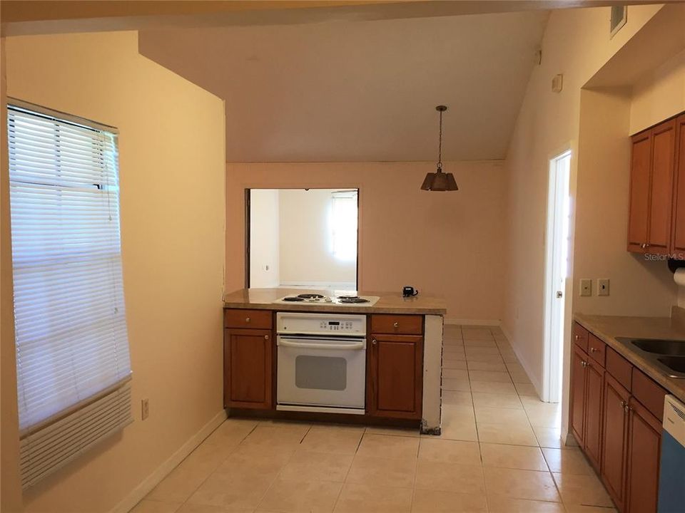 For Rent: $1,750 (3 beds, 2 baths, 1272 Square Feet)