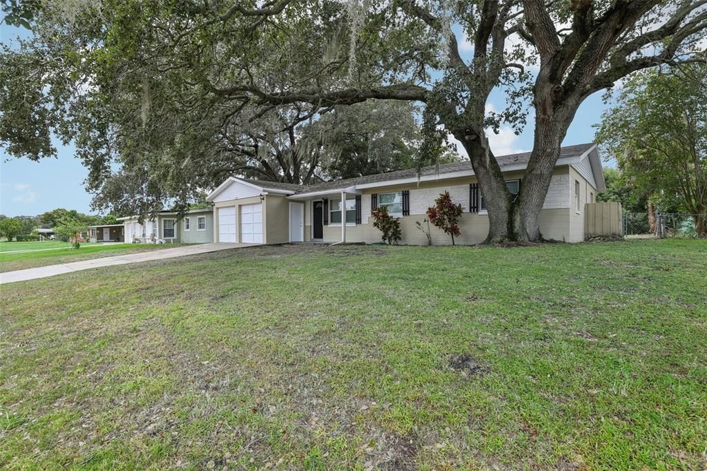 For Sale: $285,000 (3 beds, 2 baths, 1108 Square Feet)