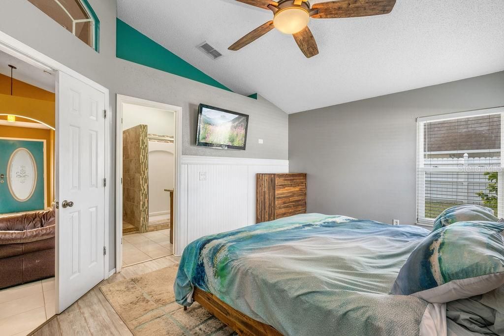 Primary Bedroom with ensuite Bathroom