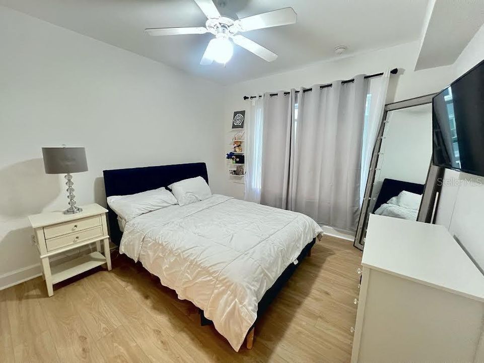 For Sale: $186,999 (1 beds, 1 baths, 667 Square Feet)