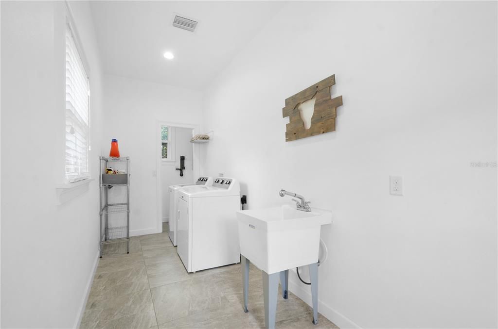 Active With Contract: $3,500 (3 beds, 2 baths, 1507 Square Feet)