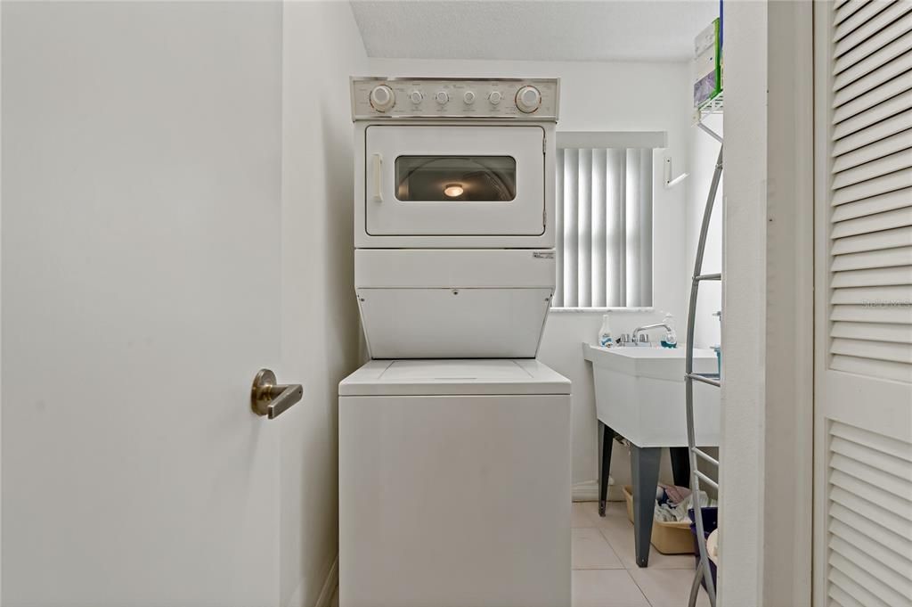 LAUNDRY ROOM!