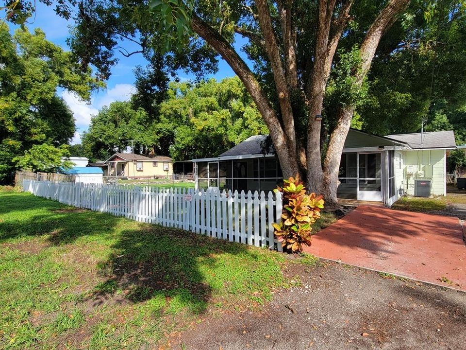 For Sale: $275,000 (3 beds, 2 baths, 1234 Square Feet)