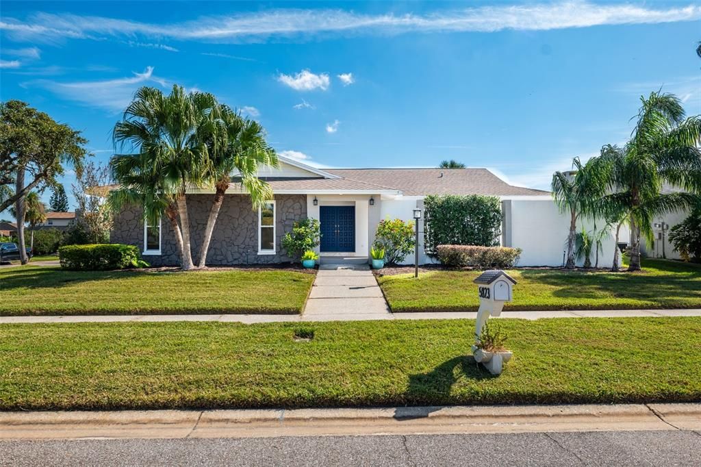 For Sale: $1,100,000 (4 beds, 2 baths, 2266 Square Feet)