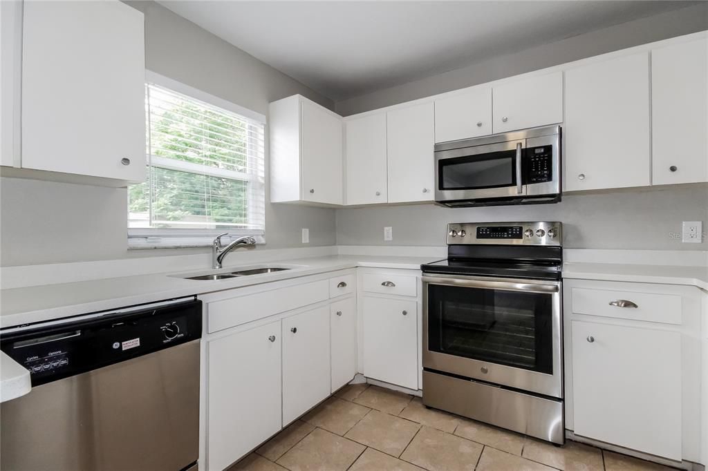 For Rent: $2,590 (3 beds, 2 baths, 1246 Square Feet)