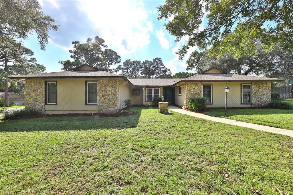 Sweetwater Oaks! Outstanding 4 BD /2.5 BT with Beautiful Renovated Pool