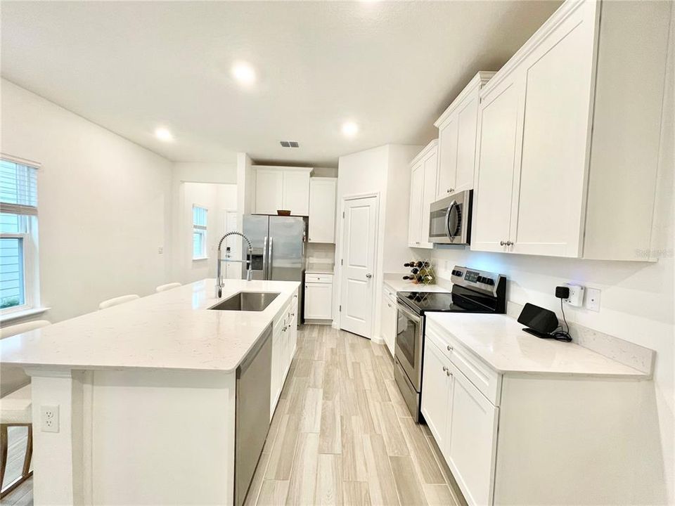 For Sale: $414,900 (3 beds, 2 baths, 1710 Square Feet)