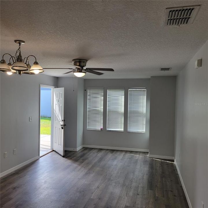 For Rent: $1,900 (3 beds, 2 baths, 1120 Square Feet)