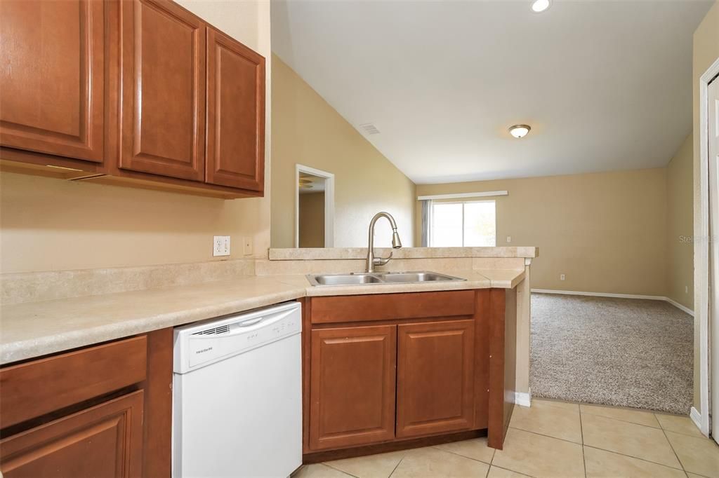 For Rent: $1,425 (3 beds, 2 baths, 1578 Square Feet)