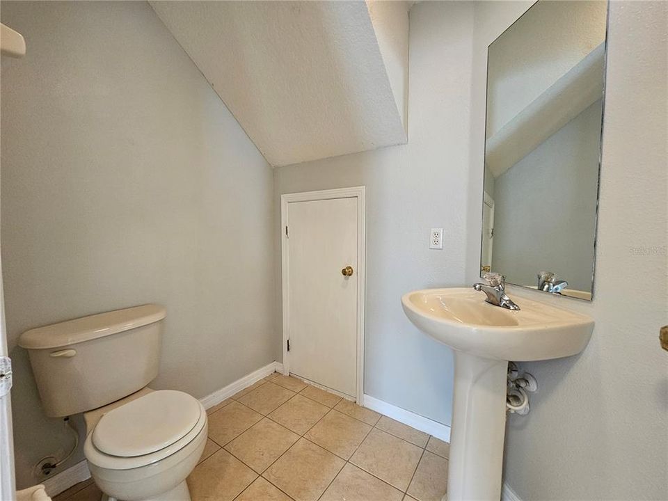 For Rent: $1,900 (3 beds, 2 baths, 1408 Square Feet)