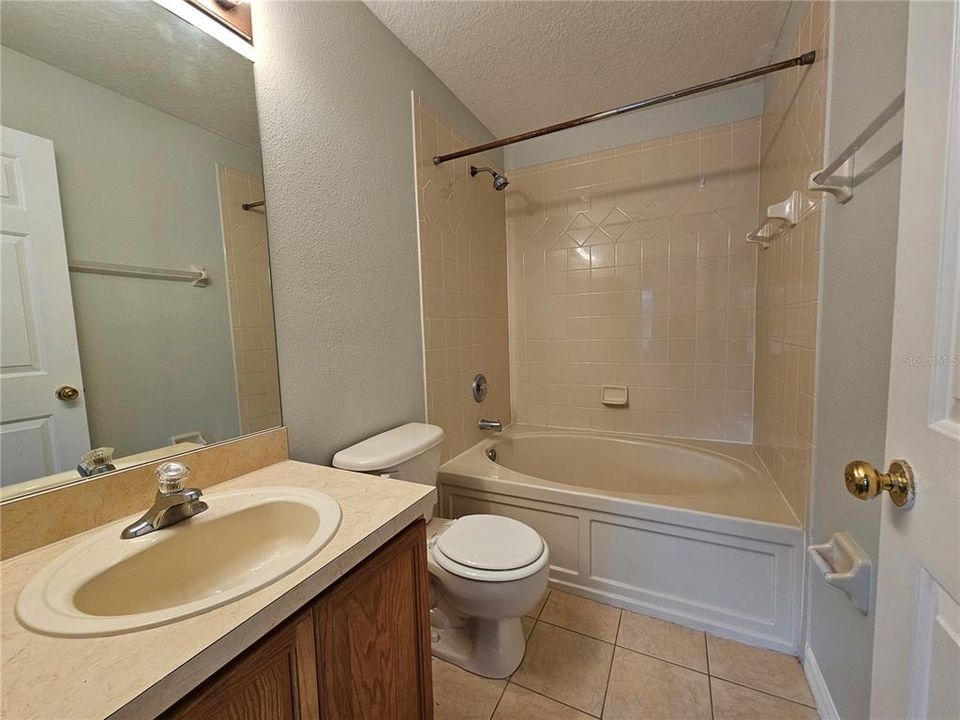 For Rent: $1,900 (3 beds, 2 baths, 1408 Square Feet)