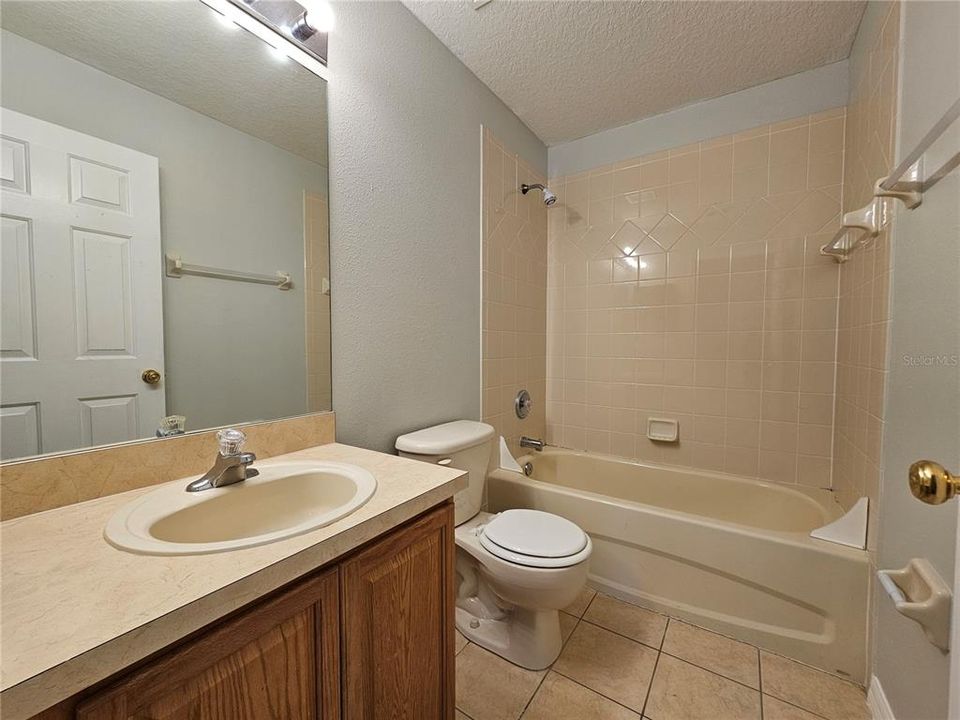 For Rent: $1,900 (3 beds, 2 baths, 1408 Square Feet)