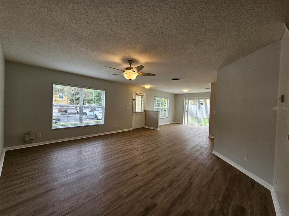 For Rent: $1,900 (3 beds, 2 baths, 1408 Square Feet)