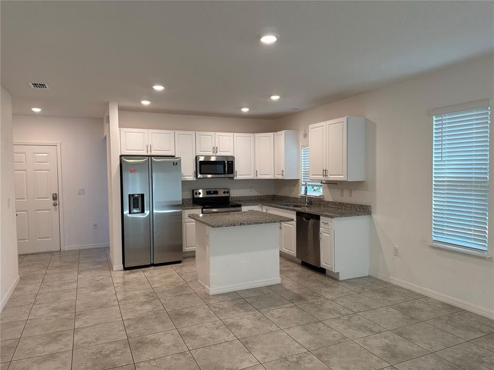 For Rent: $1,725 (3 beds, 2 baths, 1552 Square Feet)