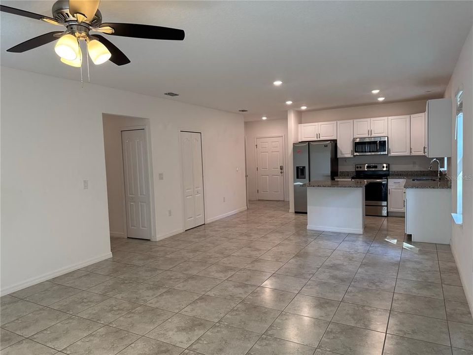 For Rent: $1,725 (3 beds, 2 baths, 1552 Square Feet)