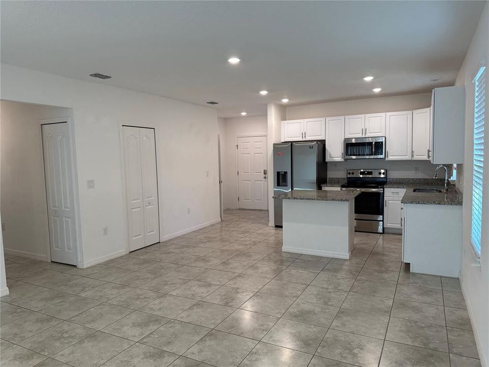 For Rent: $1,725 (3 beds, 2 baths, 1552 Square Feet)