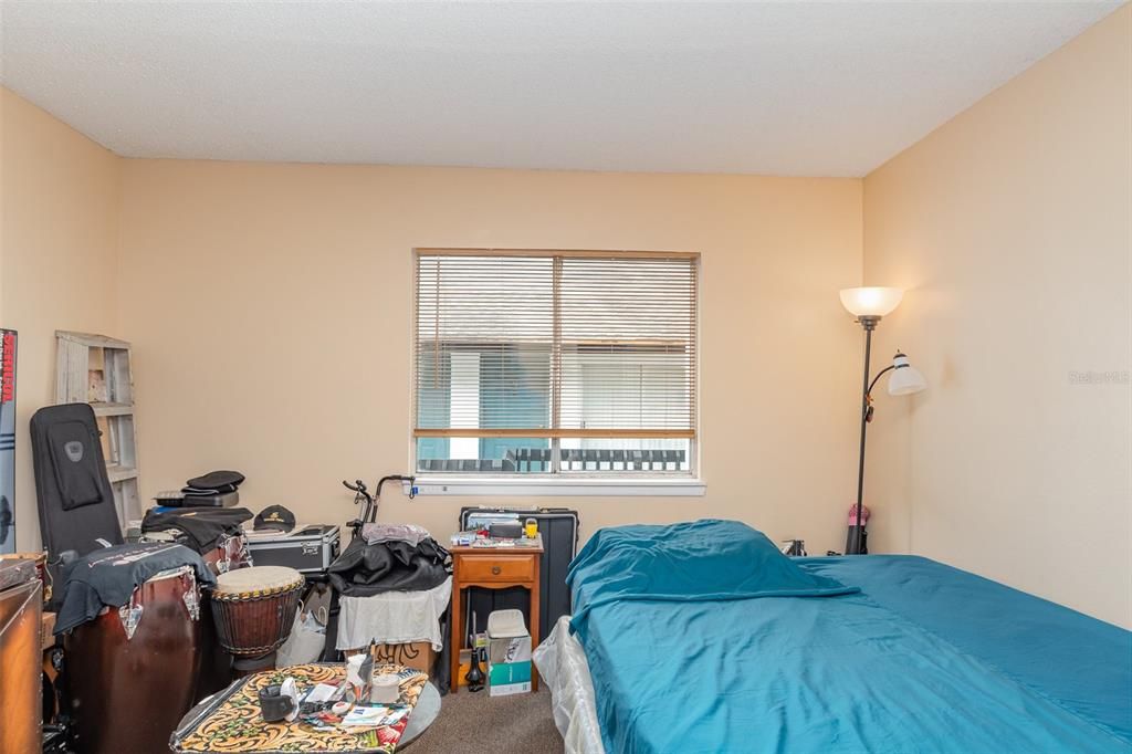 For Sale: $140,000 (1 beds, 1 baths, 765 Square Feet)