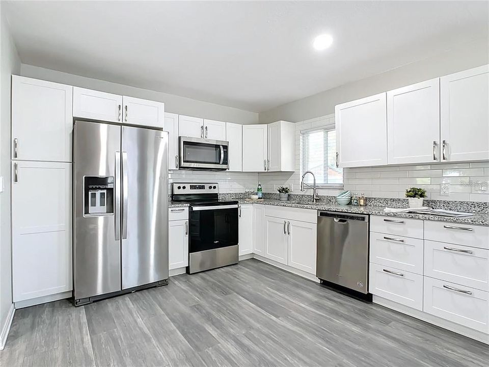 For Sale: $334,900 (2 beds, 1 baths, 1056 Square Feet)