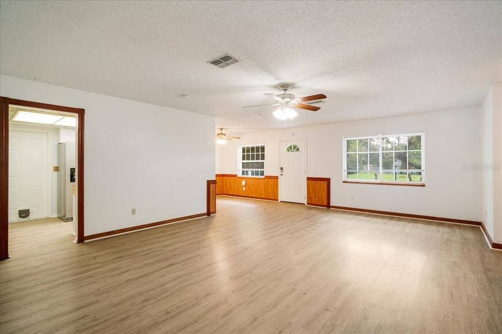 For Sale: $364,900 (2 beds, 2 baths, 1285 Square Feet)