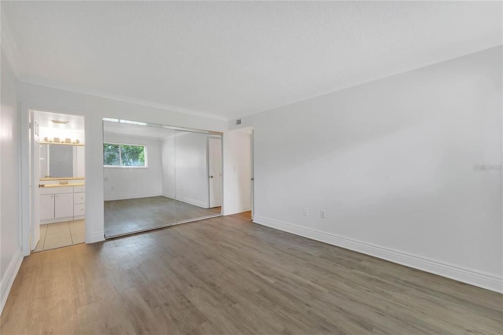 For Sale: $185,000 (2 beds, 2 baths, 897 Square Feet)