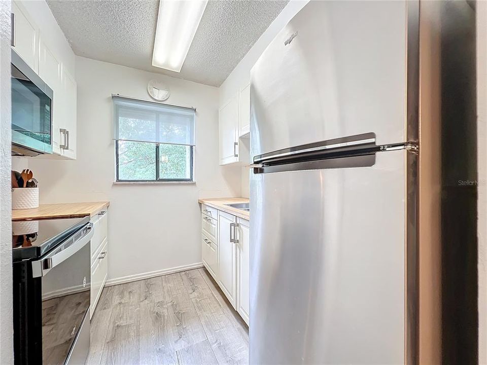 For Sale: $145,000 (1 beds, 1 baths, 666 Square Feet)