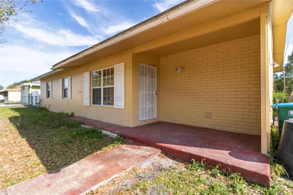 For Sale: $199,900 (3 beds, 1 baths, 1270 Square Feet)