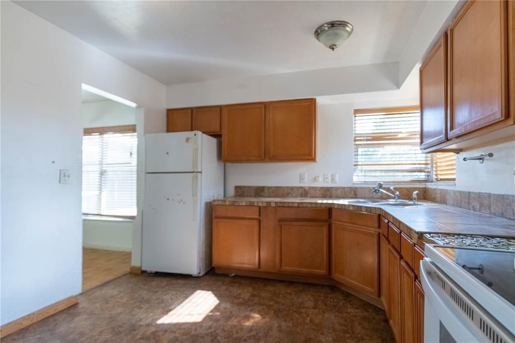 For Sale: $199,900 (3 beds, 1 baths, 1270 Square Feet)