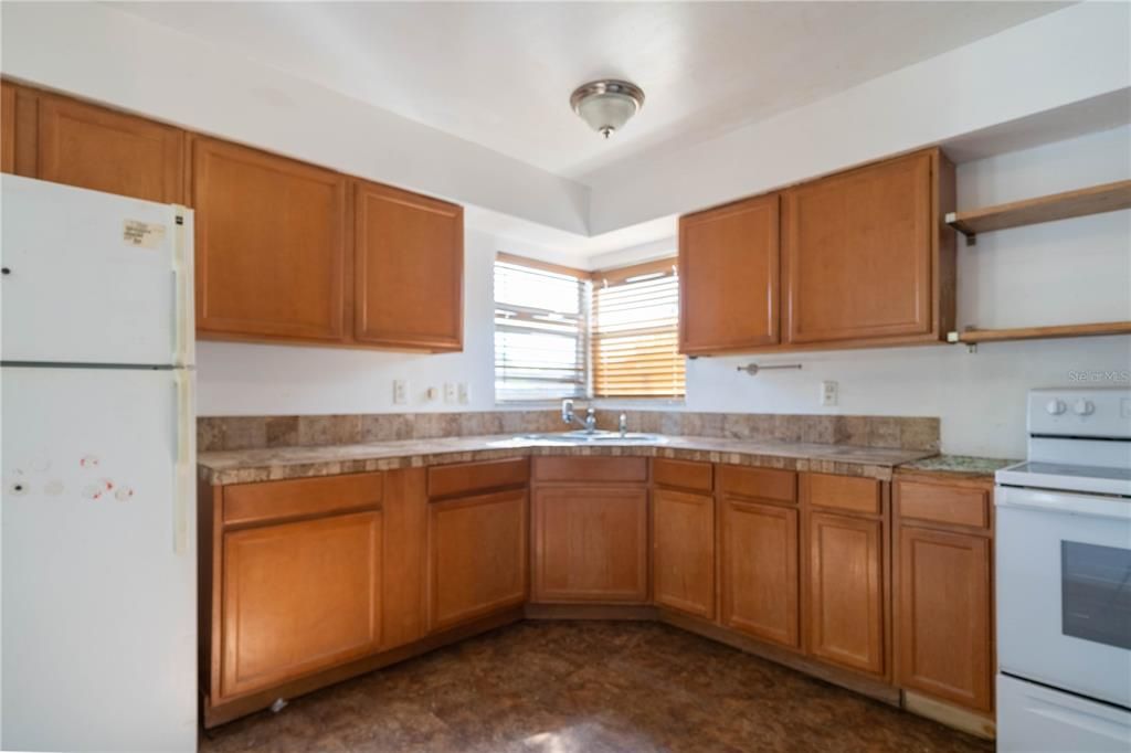 For Sale: $199,900 (3 beds, 1 baths, 1270 Square Feet)