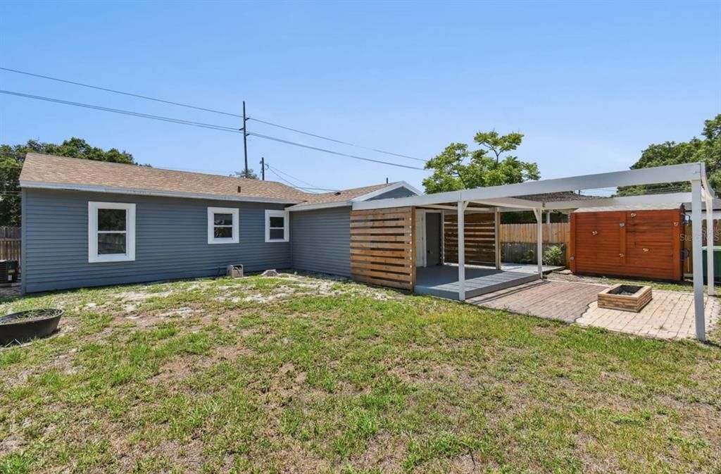 For Sale: $510,000 (3 beds, 2 baths, 975 Square Feet)