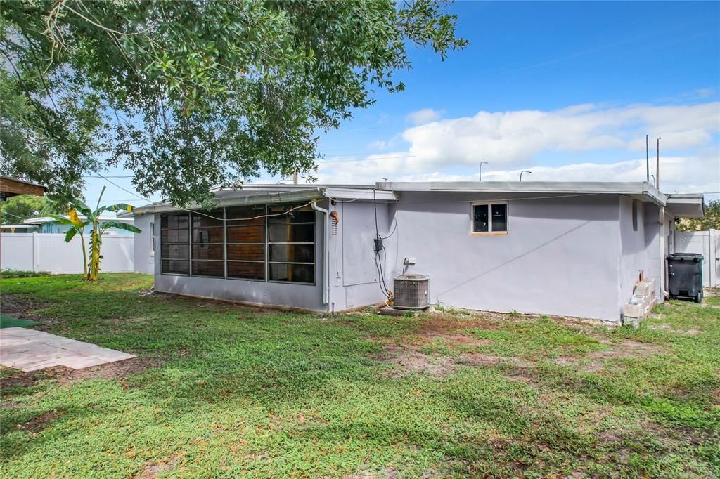 For Sale: $345,000 (4 beds, 2 baths, 1674 Square Feet)