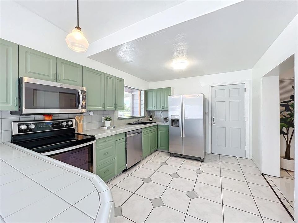 For Sale: $345,000 (4 beds, 2 baths, 1674 Square Feet)