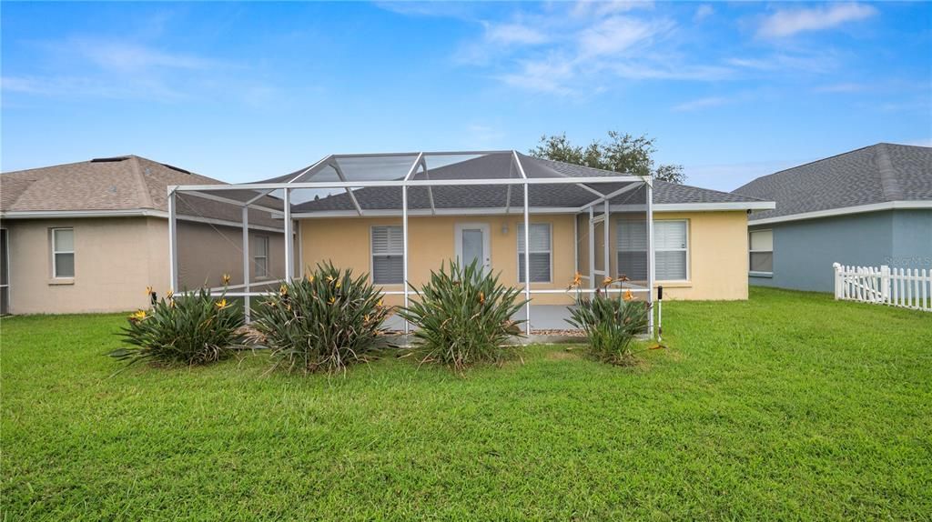 Active With Contract: $319,900 (3 beds, 2 baths, 1672 Square Feet)