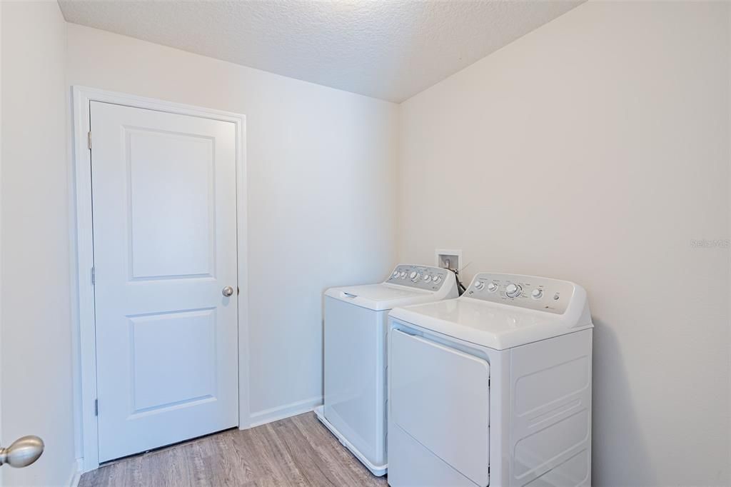 For Sale: $388,000 (3 beds, 2 baths, 2600 Square Feet)