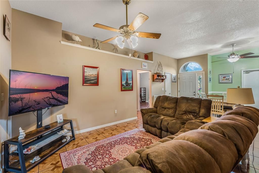 For Sale: $379,000 (4 beds, 2 baths, 1491 Square Feet)