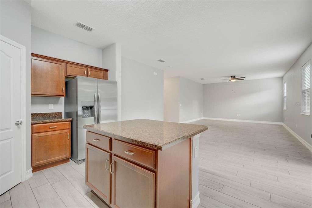 For Sale: $374,900 (4 beds, 2 baths, 1913 Square Feet)