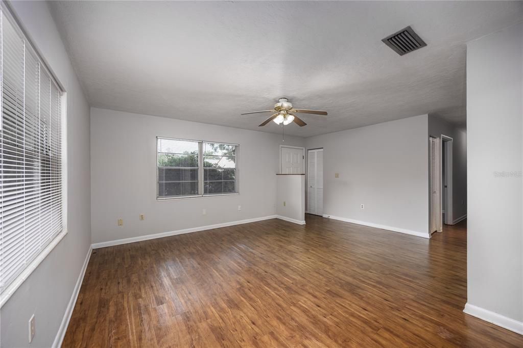 For Rent: $1,700 (3 beds, 2 baths, 1232 Square Feet)