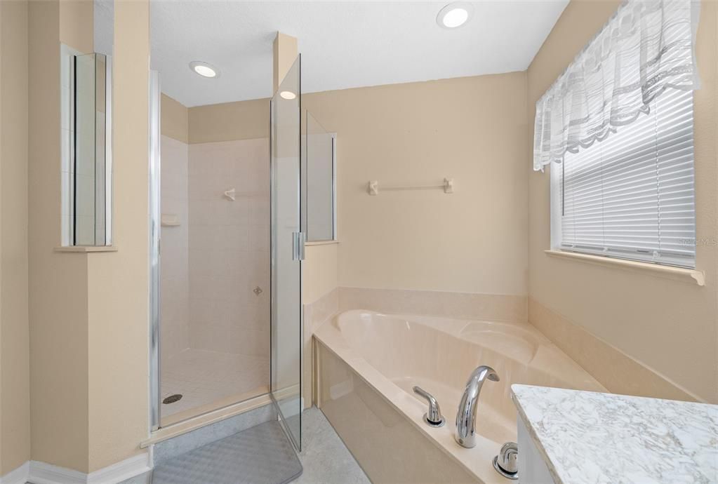 For Sale: $339,900 (3 beds, 2 baths, 1864 Square Feet)