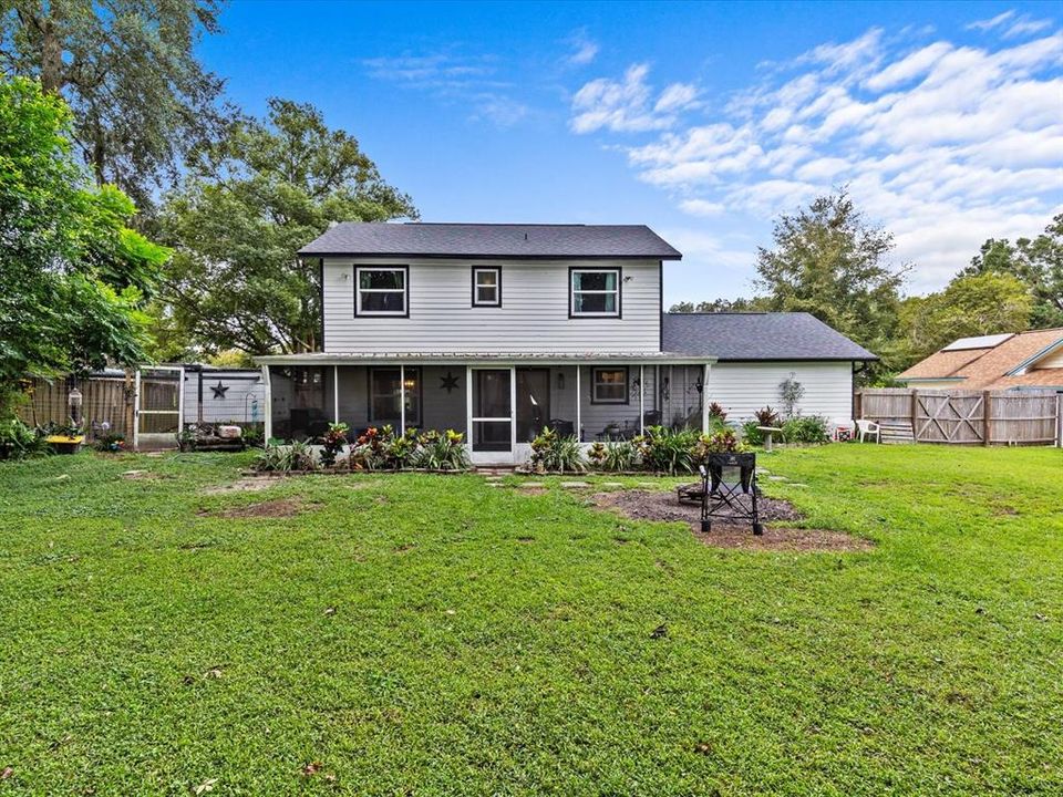 For Sale: $400,000 (3 beds, 2 baths, 1552 Square Feet)