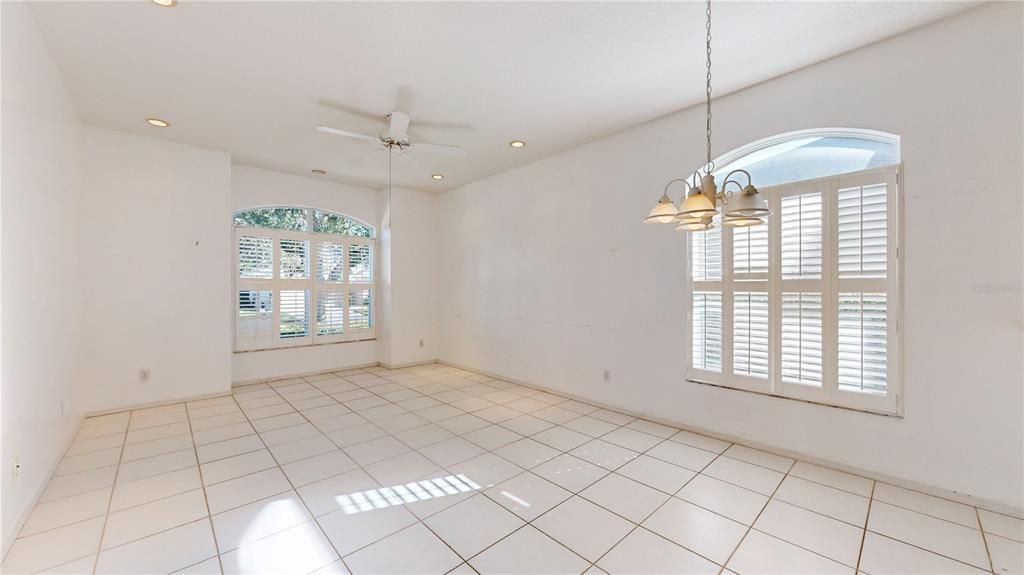 FAMILY ROOM WITH BREAKFAST SPACE