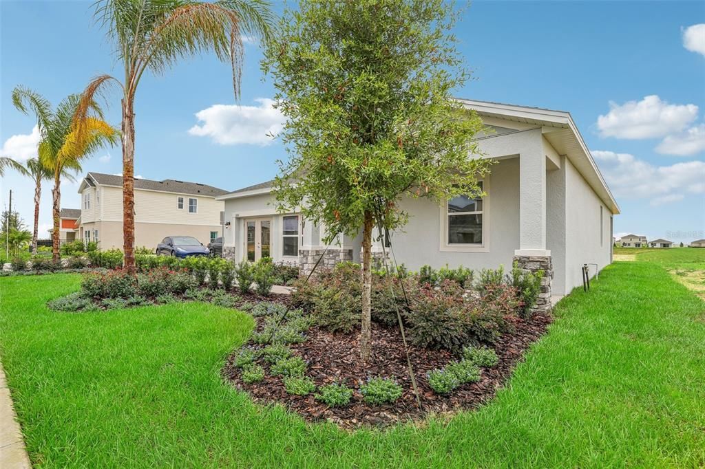 For Sale: $330,490 (3 beds, 2 baths, 1589 Square Feet)