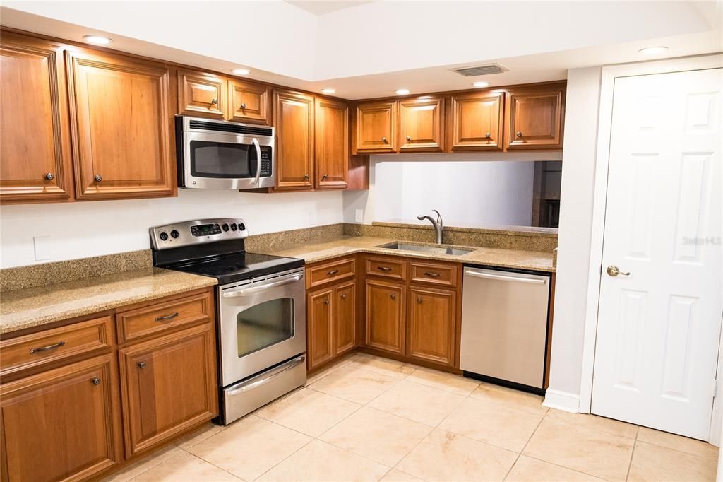 For Sale: $299,000 (2 beds, 2 baths, 1394 Square Feet)