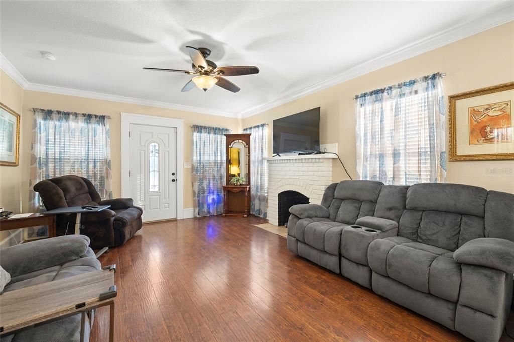 Active With Contract: $375,000 (3 beds, 2 baths, 1321 Square Feet)