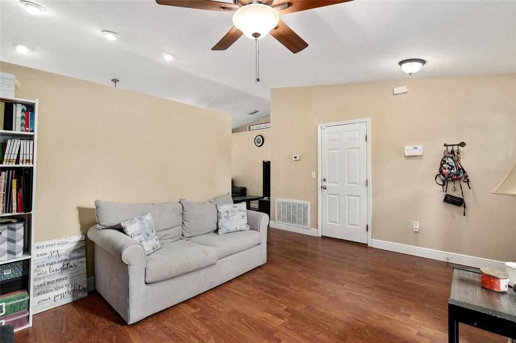 For Sale: $222,750 (3 beds, 2 baths, 1273 Square Feet)