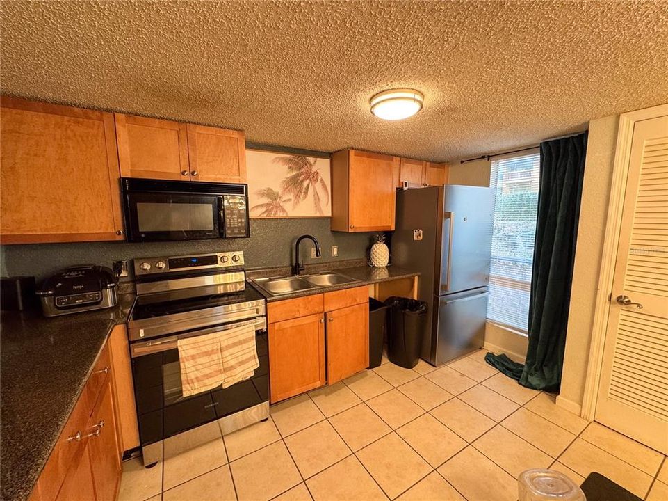 For Sale: $129,000 (1 beds, 1 baths, 760 Square Feet)