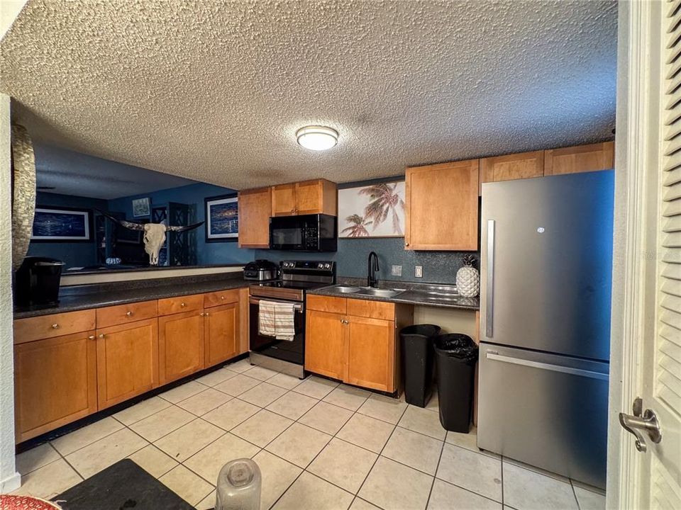 For Sale: $129,000 (1 beds, 1 baths, 760 Square Feet)