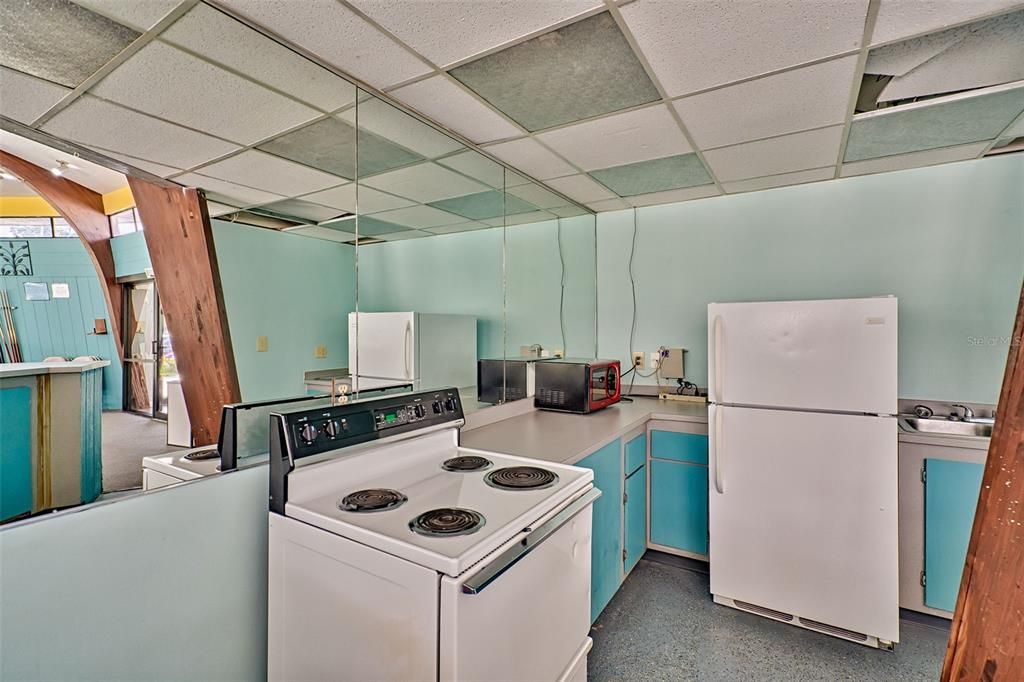 For Sale: $87,500 (2 beds, 1 baths, 876 Square Feet)