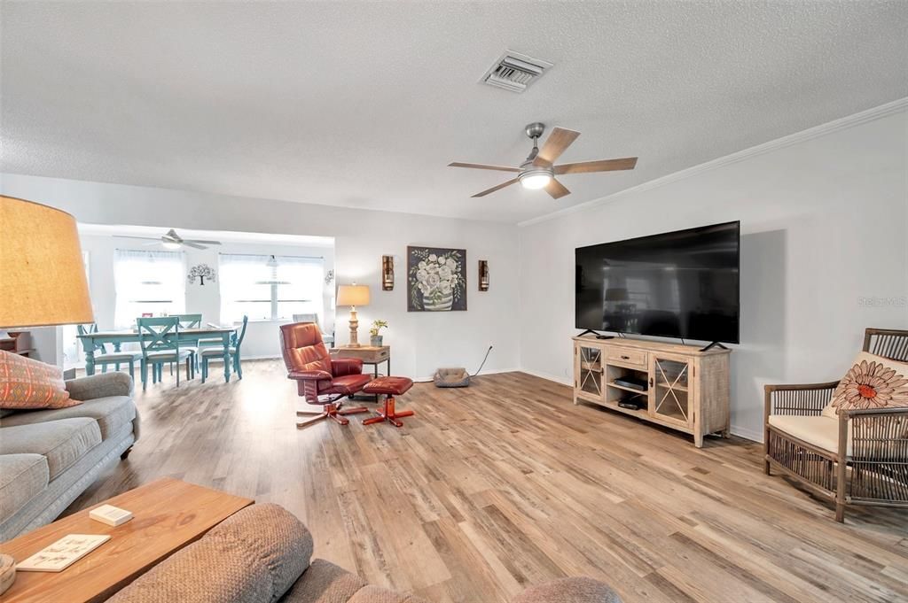 For Sale: $299,900 (2 beds, 2 baths, 1694 Square Feet)