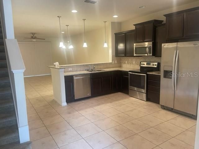 For Rent: $2,100 (2 beds, 2 baths, 1417 Square Feet)