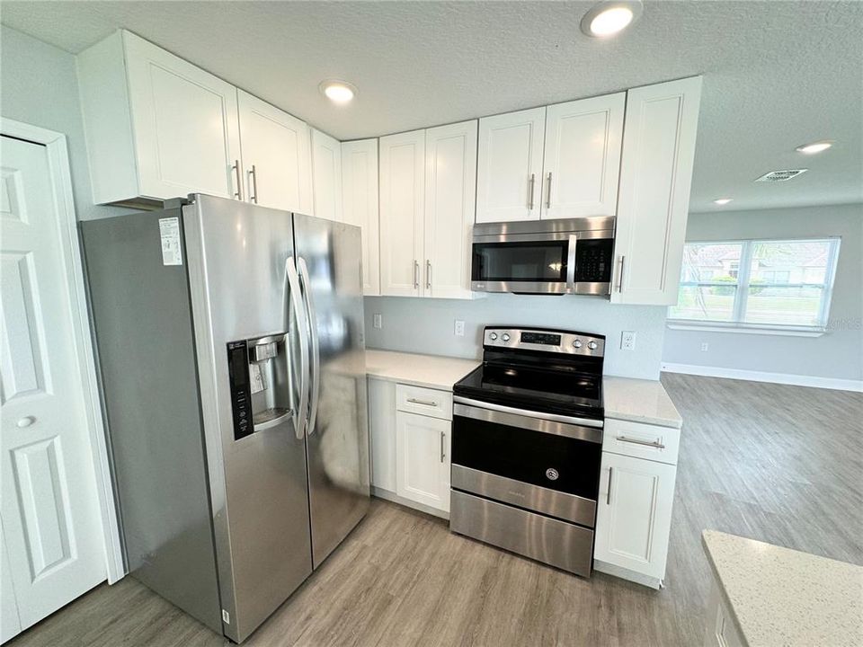 For Sale: $319,900 (4 beds, 2 baths, 1834 Square Feet)